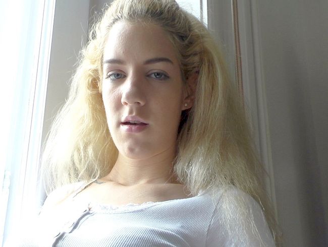 Blonde Barbie besucht ihren Freund Ken